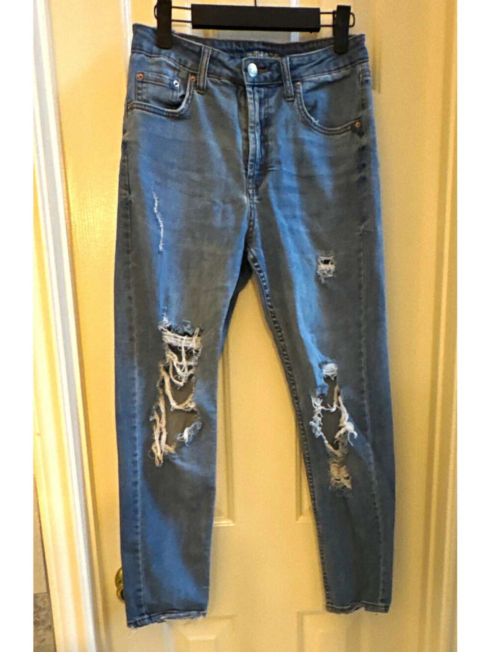Wild Fable Women’s Mom Jeans Blue Light Wash Distressed 5-Pocket Size 2
